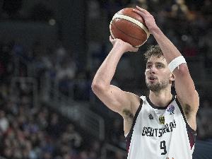 進(jìn)攻端靠你了！小瓦格納半場(chǎng)11中6砍兩隊(duì)最高16分 另有5板2帽