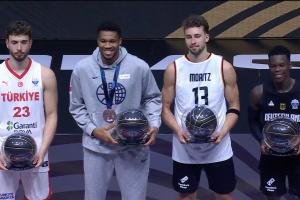 對(duì)自己要求更高！最佳陣容領(lǐng)獎(jiǎng)的4人 只有申京沒笑