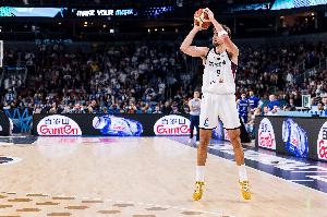 小瓦格納13中7&三分6中1得到18分8板2助2帽 上半場(chǎng)16分