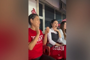 體驗(yàn)“蘇超”，演員張雨綺現(xiàn)場(chǎng)為常州隊(duì)加油助威