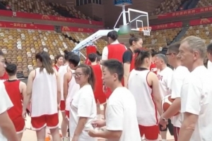 中國女籃在陜西省體育館進行了踩場訓(xùn)練 明后晚將對陣尤文圖特