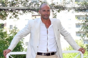 前意甲后衛(wèi)：加利亞尼和莫吉都說(shuō)過(guò)我太帥不適合踢球