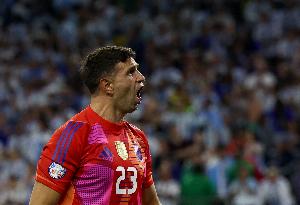 斯基拉：加拉塔薩雷8月曾與大馬丁達(dá)協(xié)議，但維拉拒絕了報(bào)價(jià)