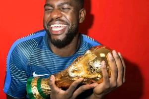 高光轉(zhuǎn)瞬即逝！烏姆蒂蒂頭槌比利時，與瓦拉內(nèi)搭檔中衛(wèi)奪世界杯