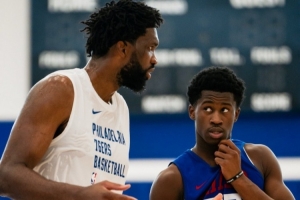 76人官方曬訓練照：恩比德指導探花秀埃奇庫姆 馬克西&麥凱恩在列