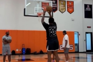 八年六次全明星！訓(xùn)練師曬米切爾訓(xùn)練視頻：基本功相當(dāng)扎實(shí)