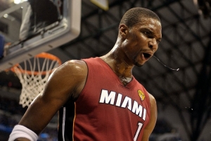 波什和妻子被原助理告上法庭 被指控縱容親屬性騷擾&包庇施暴者