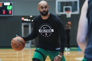小白開練！凱爾特人官方曬德里克-懷特訓(xùn)練照