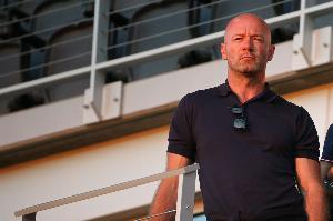 希勒：沃爾特馬德身高198厘米，紐卡只需把球傳入禁區(qū)就有威脅