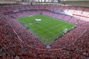 歐冠回來了??畢巴vs阿森納開打，圣馬梅斯球場座無虛席聲勢震撼