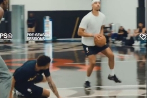 西亞卡姆組織隊內迷你訓練營對抗賽 內姆哈德在訓練中晃到隊友！