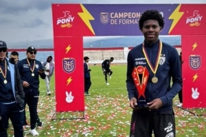 郵報：利物浦關注15歲厄瓜多爾中衛(wèi)德納-奧爾多涅斯