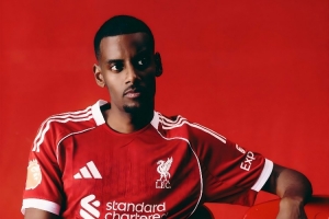 斯洛特：看伊薩克踢球是一種享受，他目前的體能比我預期的要好