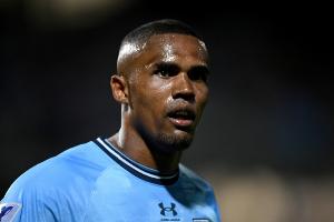 巴媒：“狗?！痹俅瓮锨纷优畵狃B(yǎng)費(fèi)被逮捕+限制出境，因此遭解約