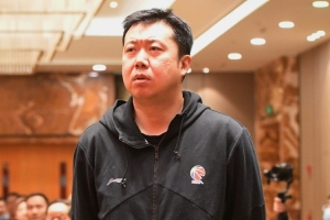 媒體人：王治郅身份特殊無法全職進(jìn)入國家隊(duì) 但近年來他有召必到