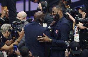 給喬詹科這三人排序？邁克爾-比斯利：詹姆斯、喬丹、科比