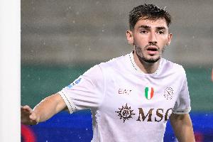 吉爾莫：麥克托米奈曾參加曼市德比，他深知對陣曼城的意義