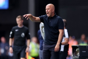 回聲報：新陣容能否應(yīng)對英超和歐冠雙線考驗，是斯洛特的新問題