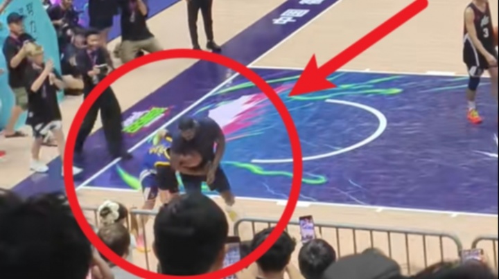 節(jié)目效果拉滿！程鑫凱穿著普爾球衣被追夢掀翻在地&拉拽鎖喉五米