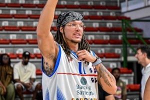 遙遠(yuǎn)的他不可以再歸家！戈登在意大利穿上其已故哥哥的球衣