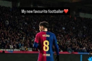 大師的贊賞！斯科爾斯社媒曬佩德里照片：我新晉最愛的球員