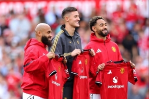 TA：曼聯(lián)今夏額外借貸1.05億鎊用于引援，目前總債務(wù)6.37億鎊