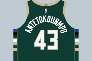 一年290萬合同！球衣記者：字母哥哥在雄鹿繼續(xù)穿43號球衣