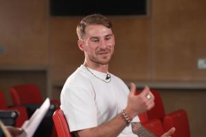 梅羅之爭？麥卡：我不覺得有啥爭論可言，C羅是世界第二梅西最棒