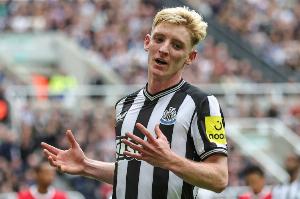 戈登：巴薩讓我們很難像往常一樣施壓，佩德里和德容非常出色