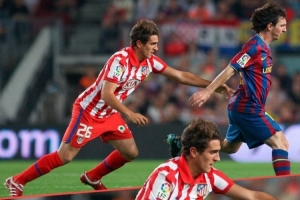 西甲官方曬青澀科克跟防梅西照：16年前的今天，科克完成西甲首秀