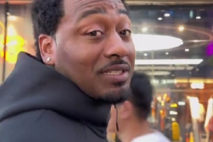 猜猜多少錢(qián)？沃爾曬視頻：行李沒(méi)到 來(lái)三里屯購(gòu)物啦