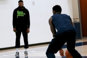 球隊兩大攻堅利器！森林狼官推曬愛德華茲和蘭德爾一起訓(xùn)練視頻