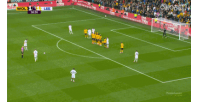 這球漂亮！斯塔赫任意球直掛十分角，利茲聯(lián)2-1反超狼隊(duì)