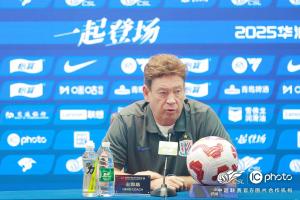 斯盧茨基：明天是本賽季最重要一場(chǎng)比賽，努力擺脫之前的負(fù)面情緒