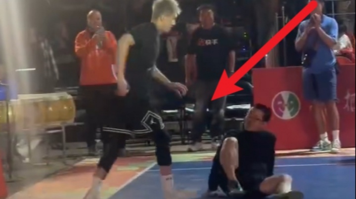 記仇??徐靜雨和追夢(mèng)五一擋拆接球上籃被郭艾倫帽翻在地