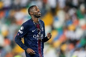 RMC記者：巴黎傷員登貝萊、杜?，F(xiàn)場觀看球隊訓(xùn)練，與球迷寒暄