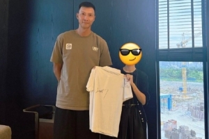 好久不見！媒體人：球迷在廣東清遠偶遇易建聯(lián) 還收獲聯(lián)哥的親簽