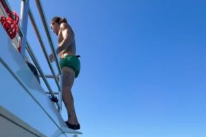 水花略大 后空翻給幾分？戈登曬出游艇上跳水片段