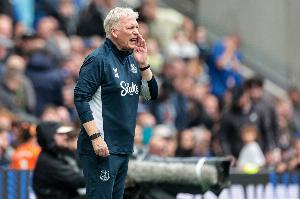 莫耶斯：裁判不讓我們按節(jié)奏快發(fā)任意球，補(bǔ)時(shí)只有3分鐘也很奇怪