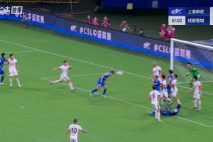 朱辰杰禁區(qū)內(nèi)無人盯防近距離頂偏，錯失良機(jī)后捶地懊惱不已