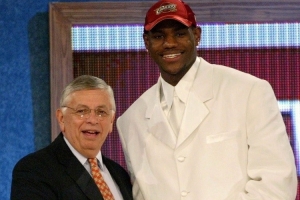 為何知道聯(lián)盟對于門面的要求？夸梅：因為和老詹一樣我也是狀元