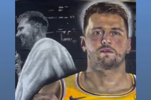 洛杉磯新的領(lǐng)軍人物！東契奇轉(zhuǎn)發(fā)洛杉磯當(dāng)?shù)仃P(guān)于他的最新壁畫