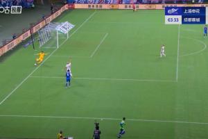 這？蔣圣龍后場漫不經(jīng)心回傳，白送蓉城一個角球