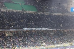 國(guó)米2-1薩索洛的比賽吸引68852名觀眾現(xiàn)場(chǎng)觀賽，客隊(duì)看臺(tái)共233人