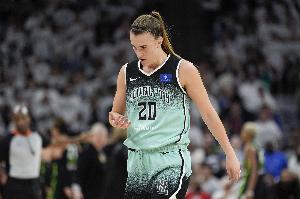 曾調(diào)侃SGA造犯規(guī)！約內(nèi)斯庫季后賽持續(xù)拉胯 雷蜜第一時間趕來嘲笑