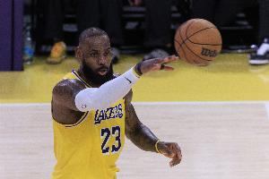 ESPN預(yù)測詹姆斯26-27賽季在哪支隊(duì)：湖人7票 退役5票 重返騎士4票
