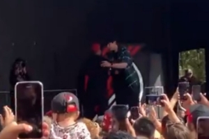 楊瀚森與利拉德?lián)肀?！開拓者舉辦活動(dòng) 歡迎35歲利指導(dǎo)回家