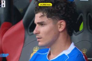 上半場失點，阿爾瓦雷斯被換下后在替補席明顯不滿：總是把我換下