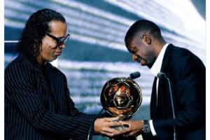 回旋鏢打臉自己??登貝萊2014年發(fā)文：足球太難了，11年后獲金球