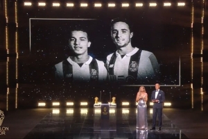 不僅僅是足球！金球獎頒獎典禮現(xiàn)場播放短片，悼念若塔兄弟